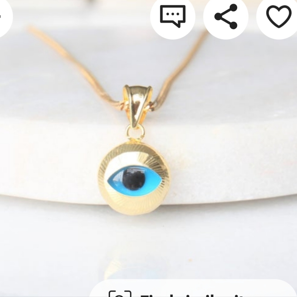 10k Gold  round   Eye eye charm